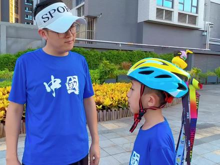 轮滑花式教学:一分钟教你学会单鱼,也叫左右脚辅助S型过桩。#轮滑教学 #轮滑培训 #儿童轮滑 #轮滑鞋 #初级轮滑 #儿童运动 #零基础学轮滑 #亲子轮滑 #幼儿园 #记录童愿成真时刻