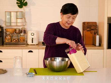 #窝窝头 三天两头吃不着,还真馋得不行,我妈传家的“纯棒子面窝窝头”来咯~