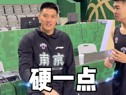 一个不会打球的的战地记者不是一个好翻译!请大家期待一下我曾哥今晚的表演!主场再拿下一场胜利!@曾繁日