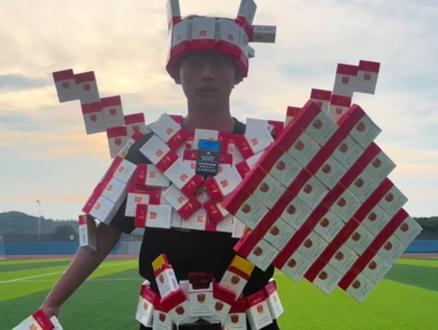 白将铠甲! 山东男人山东腔 细支颜悦粗白将#烟盒铠甲 #抽象#健康守护计划@楸桐 摄影