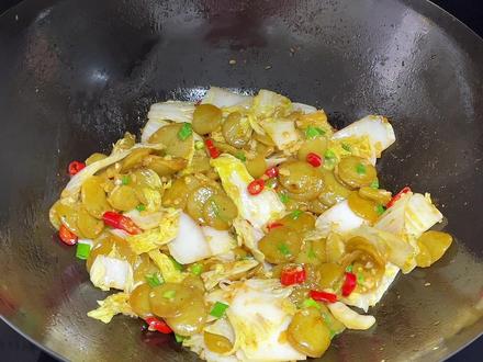 绿豆饼,这个菜炒起来简单又好吃!#绿豆饼 #豆饼 #绿豆 #安徽 #炒菜 @DOU+小助手 @DOU+上热门