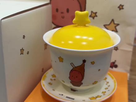 喜茶联名星星人实物感觉诚意满满,大家都抢到了吗?#喜茶 #泡泡玛特 #星星人