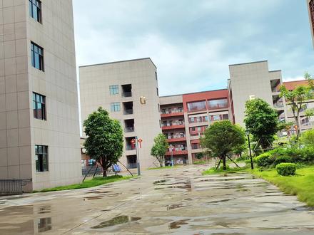 藤县七中,它来啦。#藤县 #母校承载了多少回忆 #抖出你的家乡