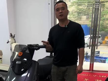 #上热门话题🔥🔥🔥 雅迪冠能白鲨二代,手机投屏导航功能使用方法#冰红茶为你而来 #晒出你的座驾 #厉害了我的车 #雅迪