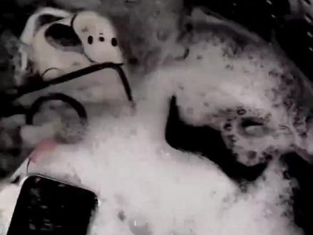 9.9包邮的手机壳可能“有毒”:铅含量超标30倍,长期接触可能会慢性中毒。医生建议:新手机壳洗后一周再用。