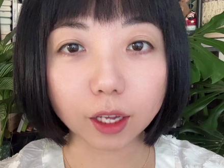 终结原生家庭创伤:三本疗愈成长好书推荐 原生家庭的影响究竟有多大?
到底能不能摆脱原生家庭创伤的束缚?
在参加清华大学积极心理学的学习与实践之后,
我的答案是:虽然很难,但可以。
脑科学的研究也表明,
我们的行为是被未来所导航的。
今天我为大家推荐三本书,
一起直面伤痛,找到疗愈的力量。
1、《家庭的伤痛与疗愈》作者刘丹:
理解过去,终止伤痛的代际循环。
2、《让时间治愈一切》作者菲利普津巴多及团队:
通过时间观疗法,重新定义过去的意义。
3、《幸福的勇气》岸见一郎与古贺史健:
主动选择幸福,找到活出自我的力量。
希望这些书能为你点亮一盏灯
让你在疗愈的路上找到属于自己的光。
#原生家庭 #创伤 #代际创伤 #疗愈 #成长