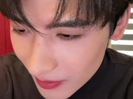 捷咪和豆包吵起来了,俺不中嘞~#颜值控黄俊捷#帅炸 #清明上河园黄俊捷#澜久🍫