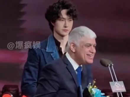 王一博 一直是专业和人品俱佳的优质偶像 #王一博 #高情商 #满分男 #名场面 #神级救场