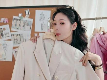 我的工作日记|太喜欢这次的新品了,每一次选品的过程都是一次自我种草!
#vlog #穿搭 #春款上新 #设计师陈媚轻奢女装nilico #设计师陈媚