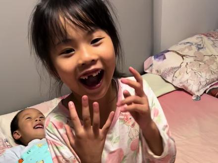 今天把弟弟包起来,沉浸式挠痒痒😄#挠痒痒 #萌娃搞笑日常 #内容启发搜索 #万物皆可种草搜 #带娃日常