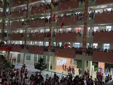 一代人有一代人的高考战歌,十年青春赴考场,旋律一响,瞬间拉回埋头刷题的热血高三岁月#高考 #毕业季 #青春 #高三毕业季 #高考BGM #抖音精选高考应援联盟 #2026高考