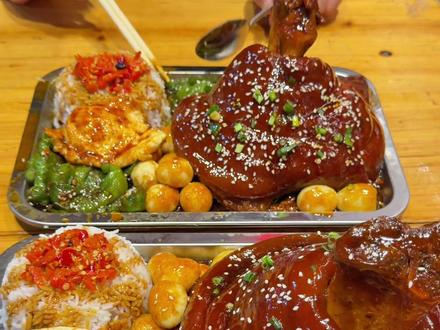 长沙真正好吃的肘子饭!🥵 #长沙 #长沙美食 #肘子饭 #妈呀太香了 #vlog十亿流量扶持计划