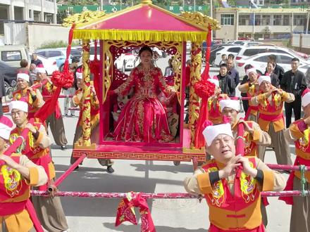 明媒正娶!八抬大轿!不对是十六抬大轿!