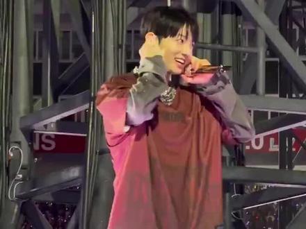 随便动一下都好看呀,今天随机歌曲是小诗和吹笛人🔥🔥#bts演唱会