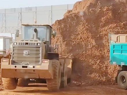 铲车儿歌分享 网上听到的很有趣~需要装载机配件请来找我呦!
#装载机配件 #装载机铲斗 #装载机