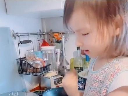 从前阵子崩溃的意大利市长到如今的Lavinia,这个手势来过意大利的秒懂
