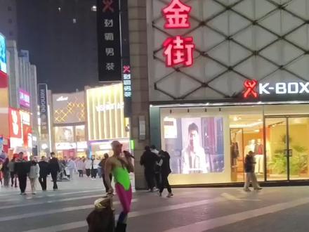 郑州街头偶遇背心哥!!加油!!!@郑州背心哥(一)