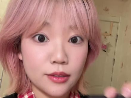 大疆Action6拿到手不会用?!跟着我这样操作✔️#大疆action6 #action6 #大疆action6参数 #运动相机 #邪修出片指南
很多小白可能入手大疆action6后,对很多功能按键摸不清楚头脑,或者感觉拍出来不太对味,可以看这篇
✔️首先一定要把固件更新到最新,可以解锁很多action6专属新功能,像实况拍摄、8k拍摄、胶片影调拍照等功能,过年出去玩拍照就可以用起来!📸
而且使用微距镜时也支持自由裁切和峰值对焦,拍摄好的素材还可以自动云盘上传,提高工作效率,还能节省手机内存
其他可以提升使用感受和拍摄画面的设置可以跟着这期视频一步步操作!