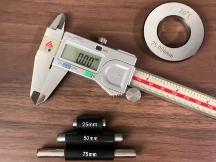 电子数显游标卡尺精度检测。#游标卡尺 #卡尺