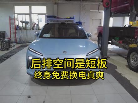 后排空间是短板,终身免费换电真是爽! #蔚来汽车 #蔚来ET5 #新能源汽车 #特斯拉