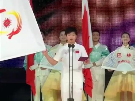 杭州亚运会开幕式,孙颖莎、郑思维代表运动员宣誓,莎莎的英语水平紧追龙队了👍#杭州亚运会