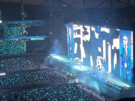 深圳演唱会的开场燃炸了,太酷了#谢霆锋 #万人合唱 #感受一下演唱会现场感染力