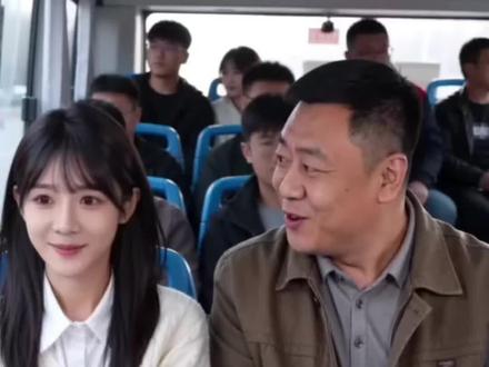 抖音玩法合伙人计划 公交上趣味猜姓氏,脑筋急转弯
🤔公交偶遇猜姓氏!大爷一句话让全车人都笑了~答案你绝对想不到!😂