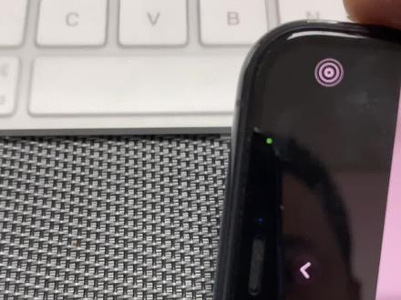 手机屏幕上的绿点和黄点是屏幕坏了吗?还是买手机被坑了?? 指甲灰请忽略☺️😚😚#数码科技