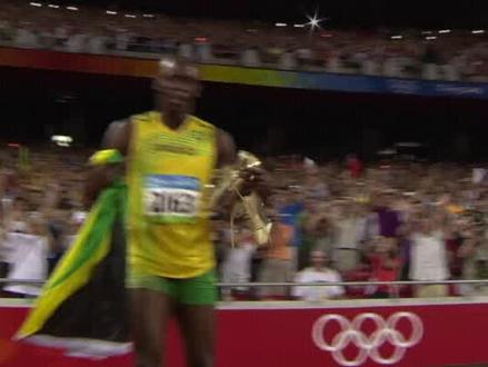 2008年北京奥运会传奇!博尔特100米回头望月。