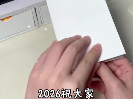 超简单的自制新年机关贺卡🧨|马上暴富!🧧 真的很简单!快来学!!!🎊
2026给你的好龟龟🎉
准备一个仪式感满满的新年机关贺卡吧~🥳
祝大家2026马年大吉~~🎉
#手工diy #贺卡 #新年 #手绘 #泰驰丙烯马克笔