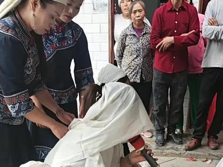 我们八音姊妹替主人家的女儿,儿媳哭丧
有需要的联系
15117806645