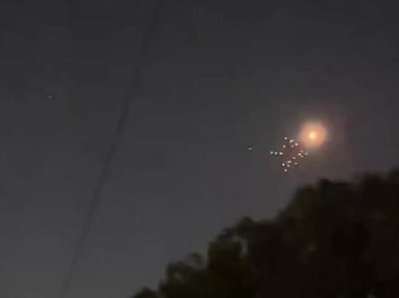 萨德系统当场被摧毁!伊朗高超导弹泼洒子母弹雨:美军根本拦不住#时代的荣耀 #全球创作者计划 #零基础看懂全球 #春节世界观察