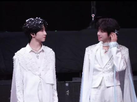 视频有点长 文铭p有时间慢慢听,大主播的直播切片@机机张 看完直播我真的笑着走出去•⚇•#举世文铭 #文铭#little家族 #陈浚铭#杨博文