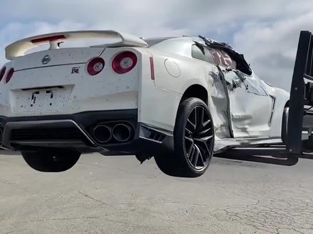 一口气看完:用6个月时间为自己修了一辆Nissan GTR!
#汽车维修 #带你懂车 #一口气看完系列 #战神gtr ##汽车保养与维修