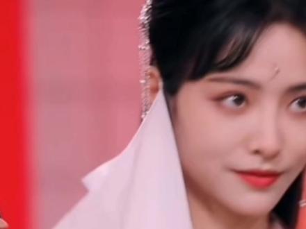 “当神秘女子揭开面纱,一时之间轰动全场”
