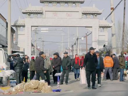岚县冬日限定的烟火味,藏在这方面沙子里
六代传承的老手艺,纯手工慢作,胡麻油的香裹着绵甜酥脆,这才是刻在骨子里的家乡年味
独一份的岚县味道,吃的是情怀,更是传承
#岚县 #隐秘的美味纪录片 #家乡美食 #山西小众美食