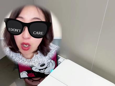 已退货.给想买轻智能马桶朋友的忠告
听人劝,吃饱饭,普通人家抄出来的1k+智能马桶真心绝了!没有洗屁屁功能,满足日常使用需求是足够的
玻璃盖板质感十足,整体很简洁很显档次。
脚踢或者遥控开盖翻圈,冲水0水压限制,内置有泡泡防溅水,离座自动合盖冲水、紫外消杀,卫生方面真没的说。还有香薰呢,卫生不会臭烘烘的。
简单分享下我的轻智能马桶避坑小TIPS哈
❤️不选没水箱的,要选带水箱+增压泵的
❤️不选没停电冲水的,要选有备用电池的
❤️不选局部施釉的,要选易洁釉面+全管道施釉的
❤️不选座圈普通材质的,要选抗菌材质的
❤️不选开盖冲水的,要选合盖冲水的
❤️不选红外脚感的,要选机械脚踢的
❤️不选外置泡沫盾,要选内置泡沫盾
❤️不选开盖感应距离固定的,要选可调节的
#马桶怎么选 #装修避坑 #卫浴 #卫生间 #智能家居