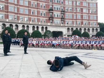 空保专业小哥哥一出场,瞬间燃炸了🔥帅帅帅😎#高考 #招生宣传哪家强 @抖音校园 @抖音小助手 #正能量