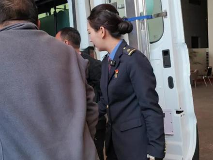 候车室的故事,特殊的母亲节#母亲节 #妈妈 #暖心正能量 #平安守护 #人民铁路为人民