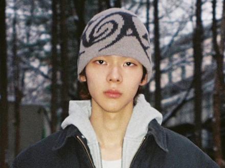 我常戴的帽子们,相信也有你喜欢的一款🛍️
#穿搭
#hello时尚季
#穿搭尖子生企划
#帽子推荐
#创作灵感