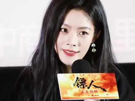 爽被大漠女王雇佣好多次 丽豆:等我成为大漠的女王,我会雇佣你的。
俊丝:我先要成为陈丽君的兵。
俊丝:等我成为大漠的女王,我会嫁给你的。
丽豆:我不能这么跟阿罗汉说吧!
全体:嫁给我们!@陈丽君
📷20260222镖人武汉路演③ 华夏国际影城#镖人 #陈丽君 #阿育娅