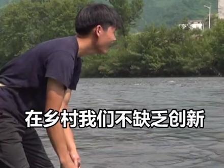 #农村弟弟短视频创业供姐上大学# 家中原来还有妈妈要守护 @念乡人周周