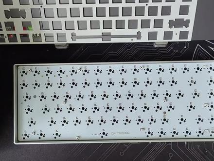 沉浸式装键盘
套件:狼派ciy84
轴体:佳达隆G银pro(大键为TTC快银)
键帽:布丁键帽
#机械键盘 #客制化键盘 #游戏外设