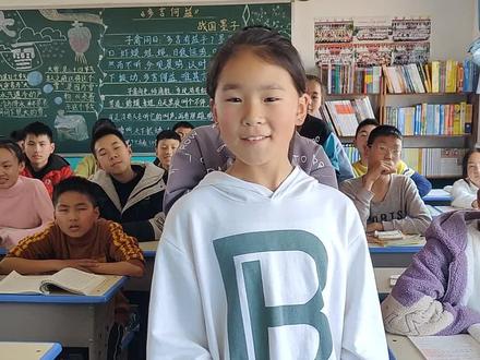 我觉得我很低调!#成语游戏 #记录校园生活 #可爱的学生 @抖音小助手 @DOU+小助手