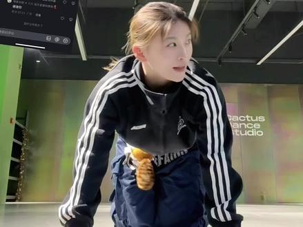 #平板支撑卡点 #平板支撑挑战 #日常训练 #练完不拍照等于白练 @抖音他爸 @抖音 有需求就满足一下啦、分解版、可以按自己节奏来练习后再跟音乐喔,大家快一起练起来吧