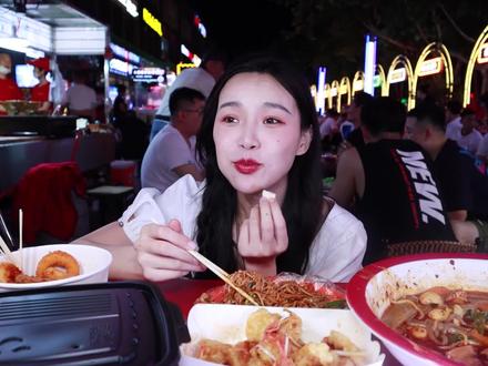 花104元横扫夜市,60米长的夜市几十家美食不重样,感谢大家的投喂~ #夏夜这么吃才能不做饿梦#跟着抖音去探店#夜市