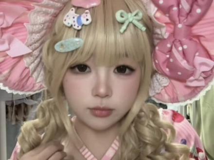 一点小巧思吧#假发 #艾丽卷卷假发 #泡面卷 #条纹草莓 #lolita