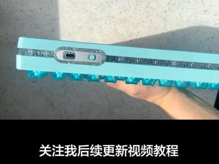 vgn霓虹75air湖水绿 三角洲非常推荐这种七五配配列, 如果对三模需求的还有三模版本2.4G有线双8K, 对三模需求不高单模版本两百多出头也依然值得选择, 键盘很有质感虽然是塑料但是摸上去确实做工很不错。
#vgn霓虹 #vgn霓虹75air #三角洲行动 #无畏契约 #磁轴键盘