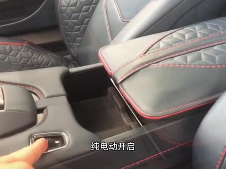 中央扶手箱见的多了,见过这样开启的吗?