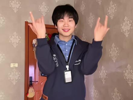 喊身边的李总来拍~ #丝滑 #卡点舞 #yu季摇 #舞蹈教程 #抖音热门舞蹈计划